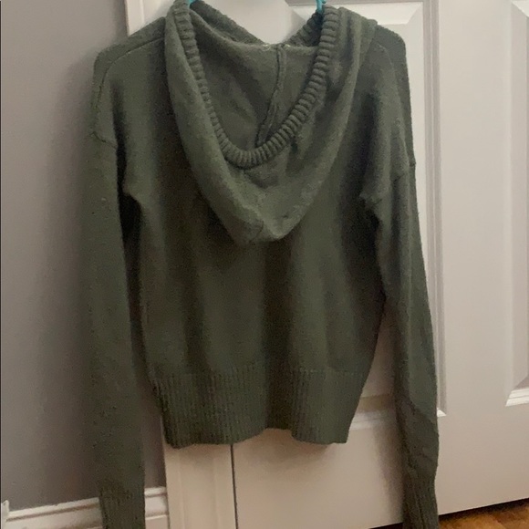 Green sweater with a hood🌼 - Picture 2 of 2